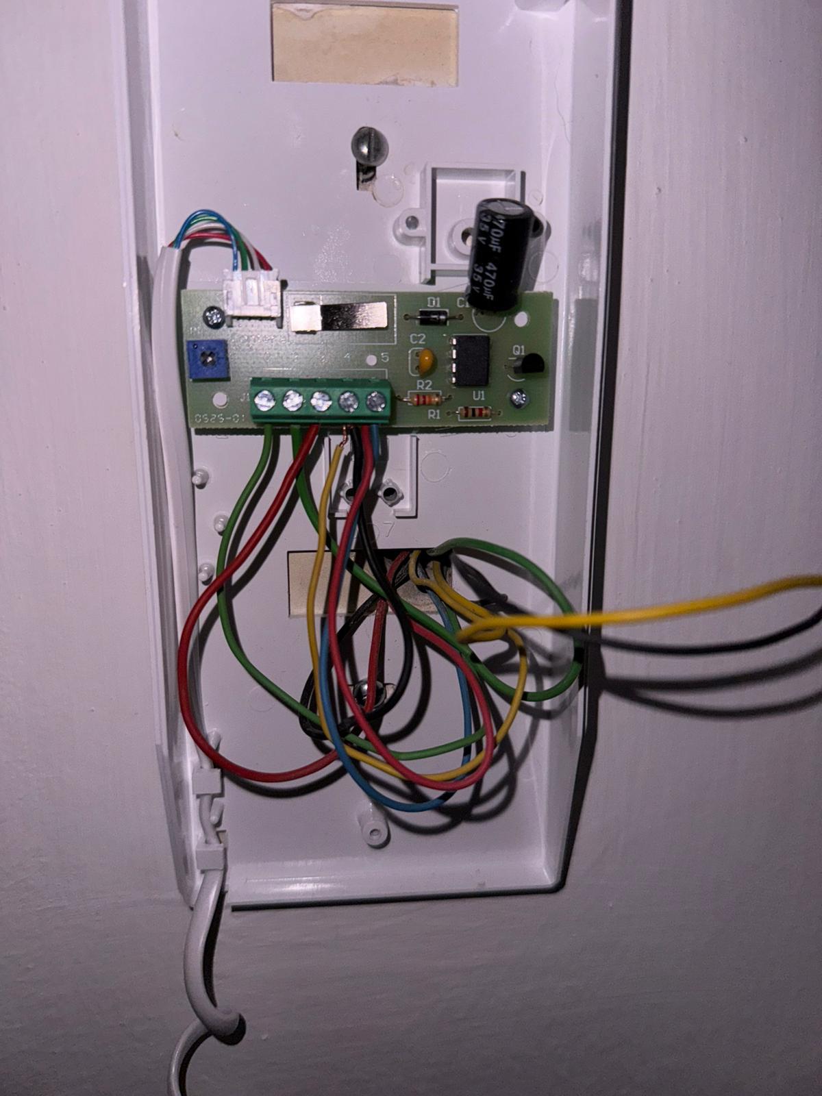 Reparação de placa eletrónica em campainha/intercomunicador
